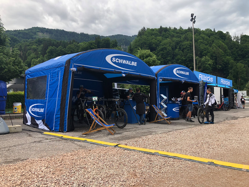 Inflatable Airbuzz gazebo for Schwalbe
